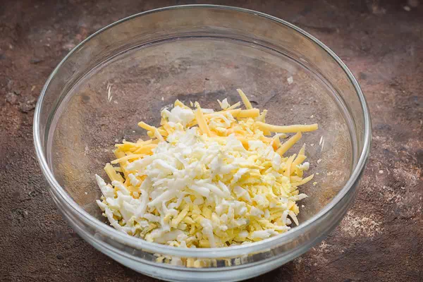 Салат из свеклы с сыром и яйцом рецепт фото 3